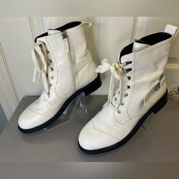 🤍”Aerosoles” Women’s Amie White Lace Up Ankle Boots w/Side Zipper& Chunky Sole🤍 - Picture 4 of 15